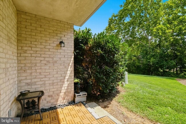 Building Photo - 1521 Colonial Dr