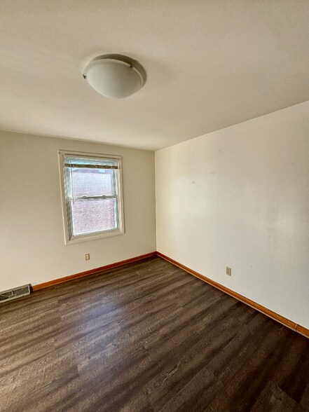 Building Photo - 50 School St