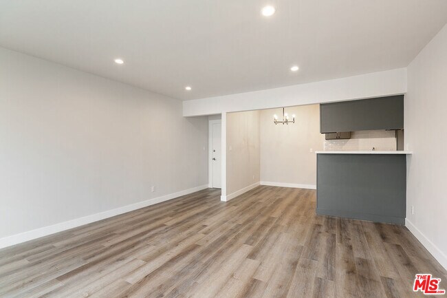 Building Photo - 2401 S Sycamore Ave