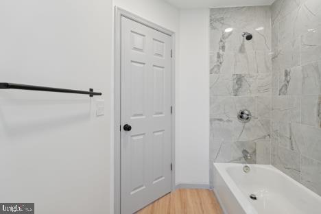 Building Photo - 9 W Hinckley Ave