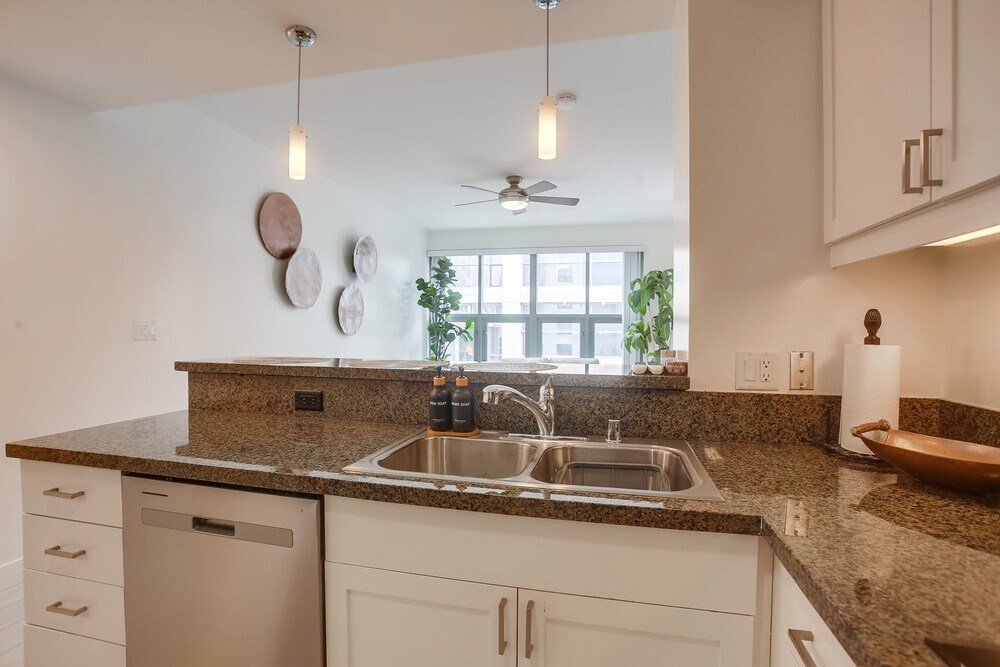 Building Photo - 1150 J St