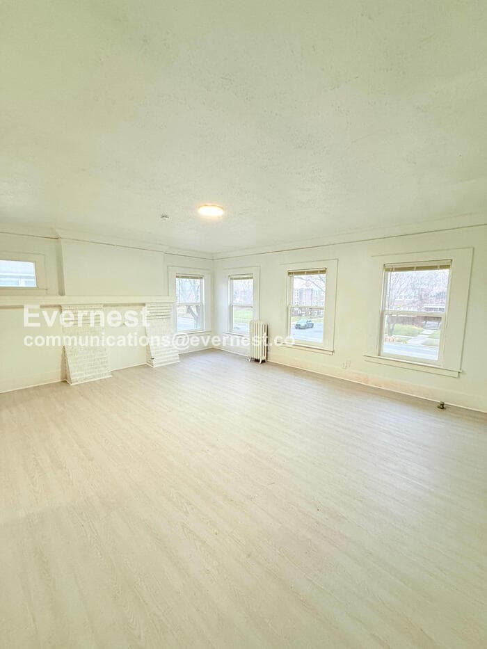 Building Photo - 8939 Dexter Ave