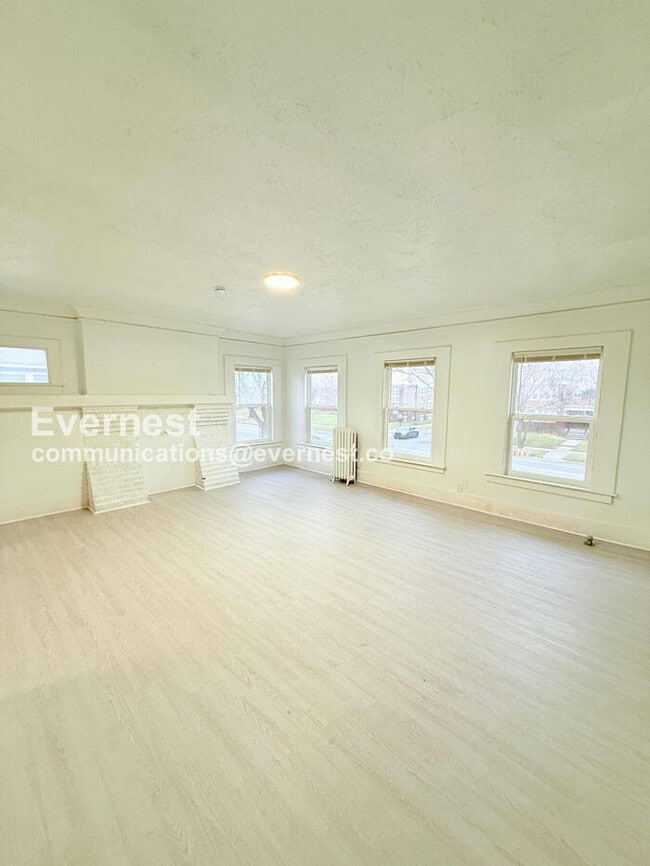 Building Photo - 8939 Dexter Ave