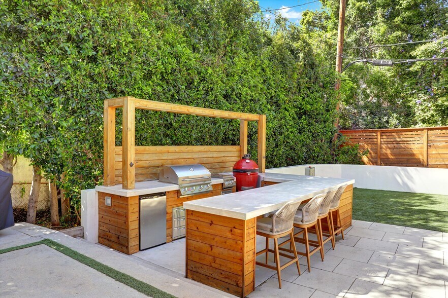 Building Photo - 10593 Kinnard Ave