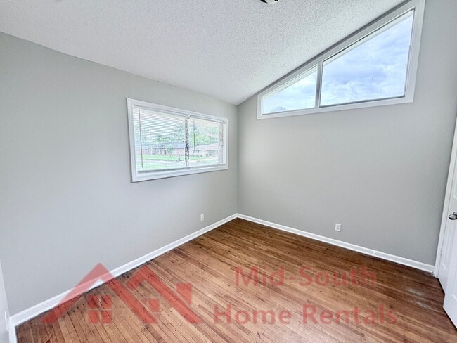 Building Photo - 480 Whiteville Ave