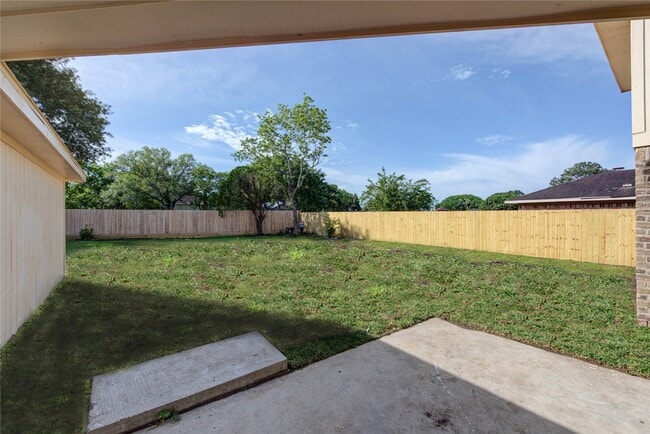 Building Photo - 3223 Cherry Hills Dr