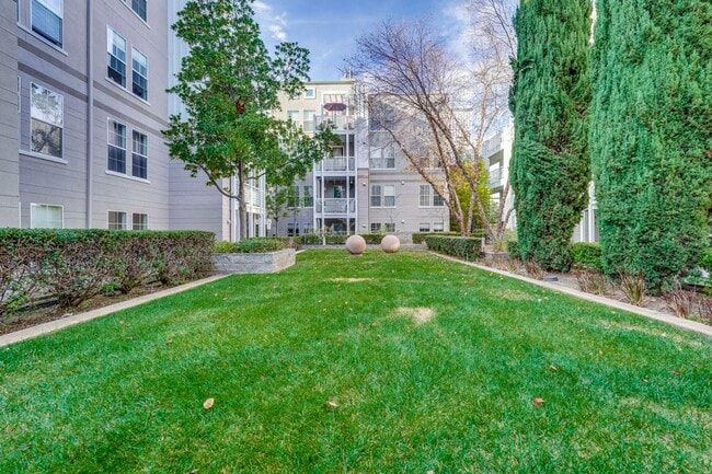 Building Photo - Large Santa Clara 1 Bedroom Condo in River...