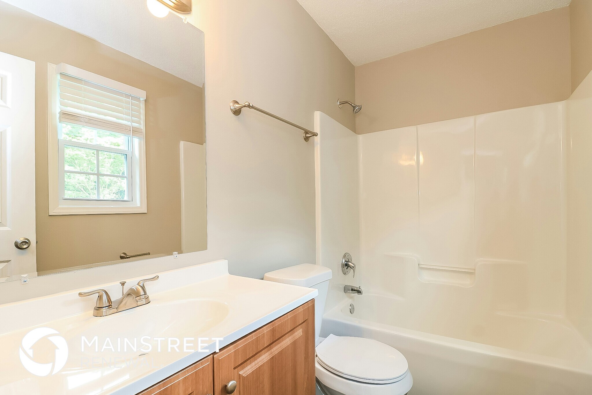 Building Photo - 629 Bullhart Dr