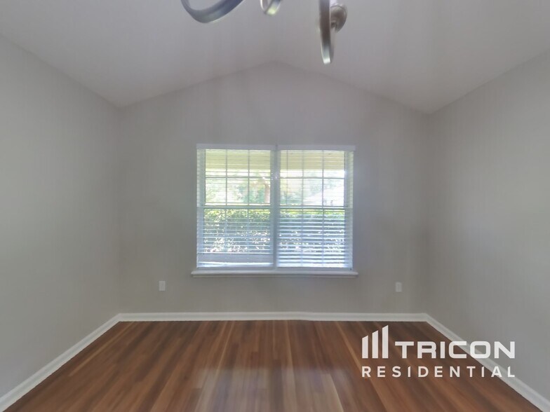 Building Photo - 495 Apple Creek Dr