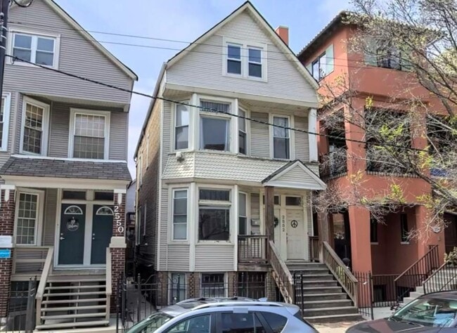 Primary Photo - 2 bedroom in Chicago IL 60614