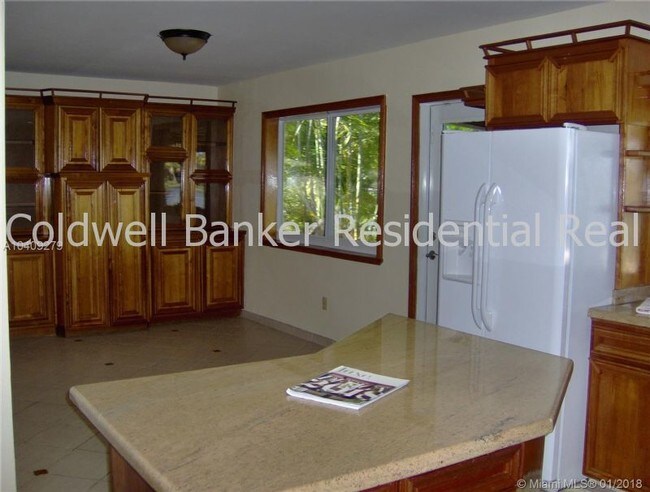 Building Photo - Spectacular Lakefront