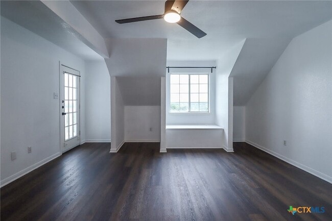 Building Photo - 1810 Mesa Oaks Cir