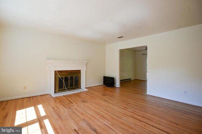 Building Photo - 3409 Beverly Dr