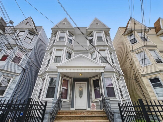 Building Photo - 71 Clarke Ave