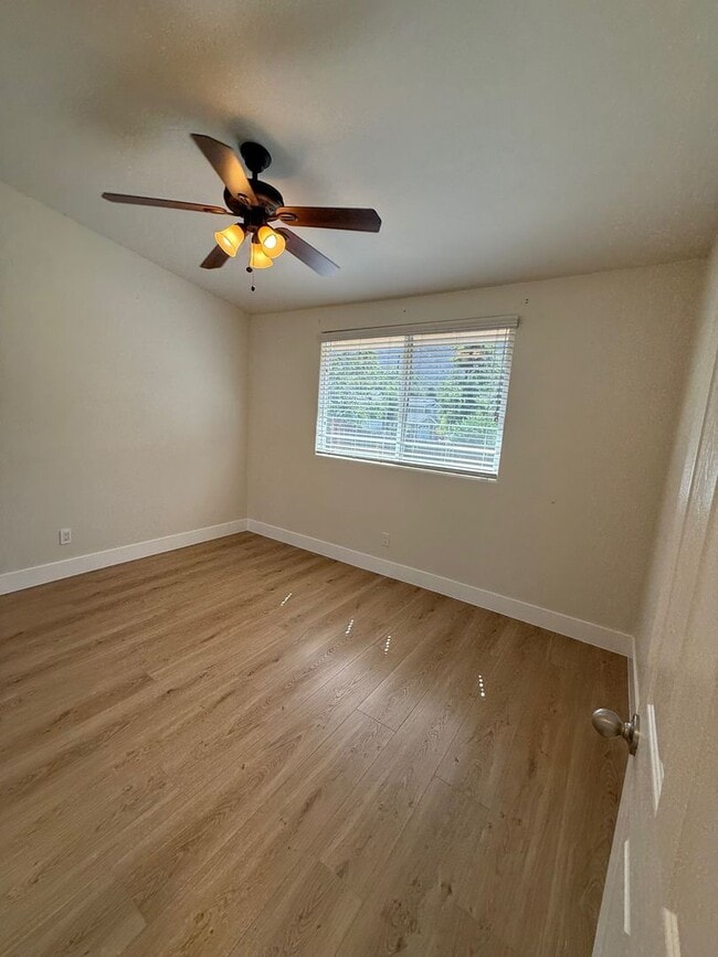 Building Photo - Beautiful 3 Bedroom 2 bath home in well de...
