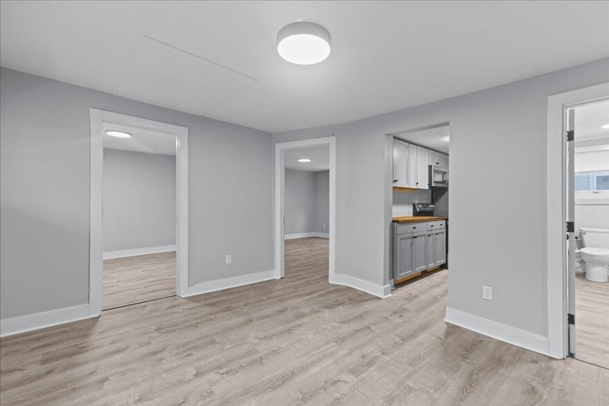 Building Photo - 43-47 Willow St