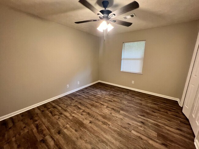 Building Photo - Hampton 1371-1373