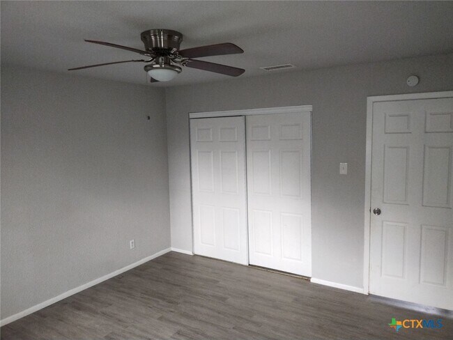 Primary Photo - 300 N Milam St