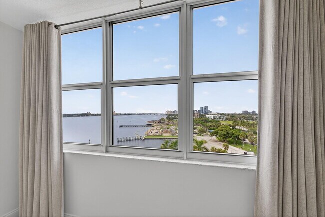 Building Photo - 2600 N Flagler Dr