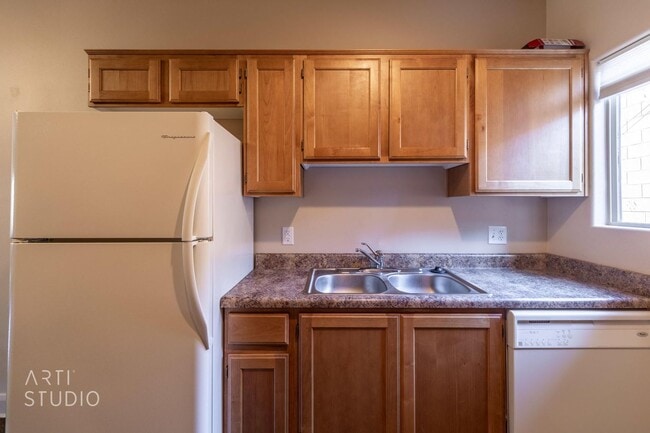 Building Photo - Washington 3 Bedroom Townhome