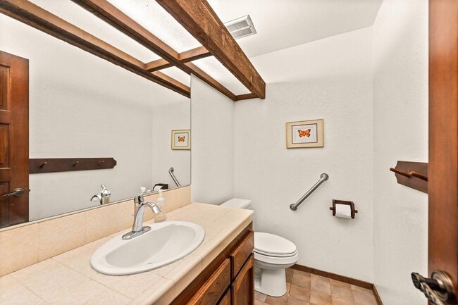 Building Photo - 3636 Malibu Country Dr