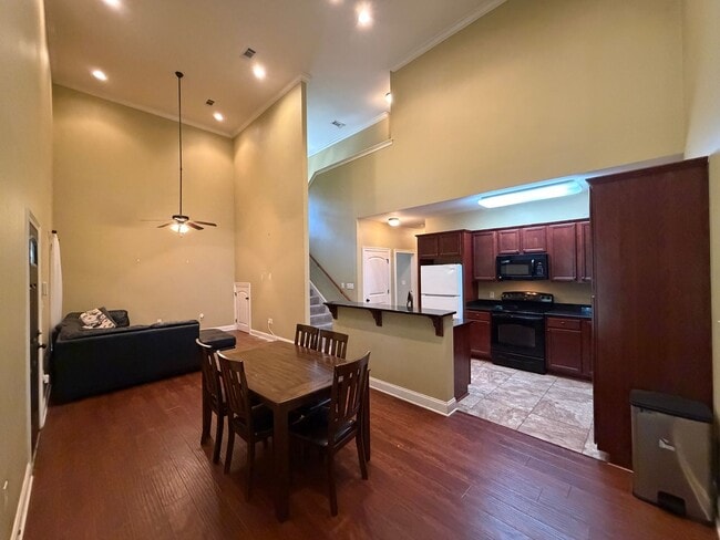 Building Photo - 3705 Azalea Dr