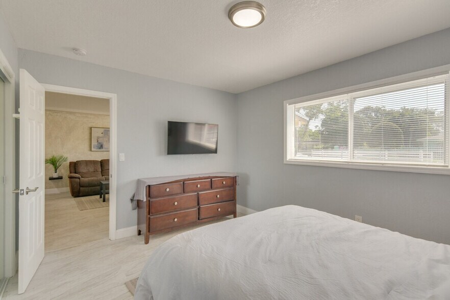 Building Photo - 16201 NW 39th Ct