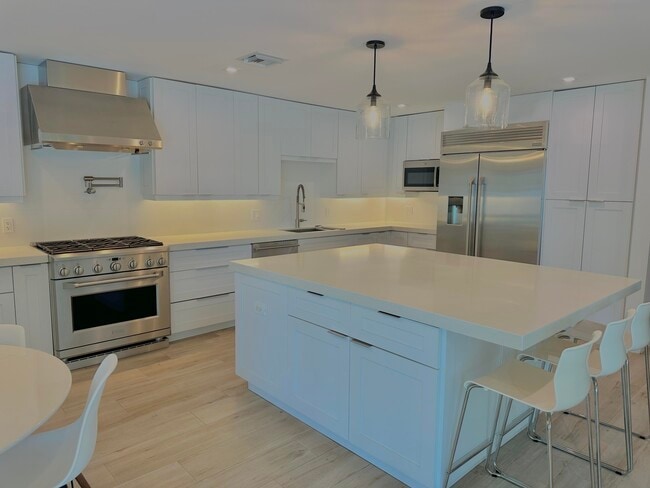 Building Photo - 936 SW 38th Ct