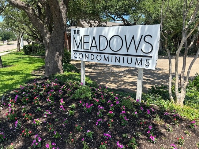 Building Photo - Ready for immediate move in!