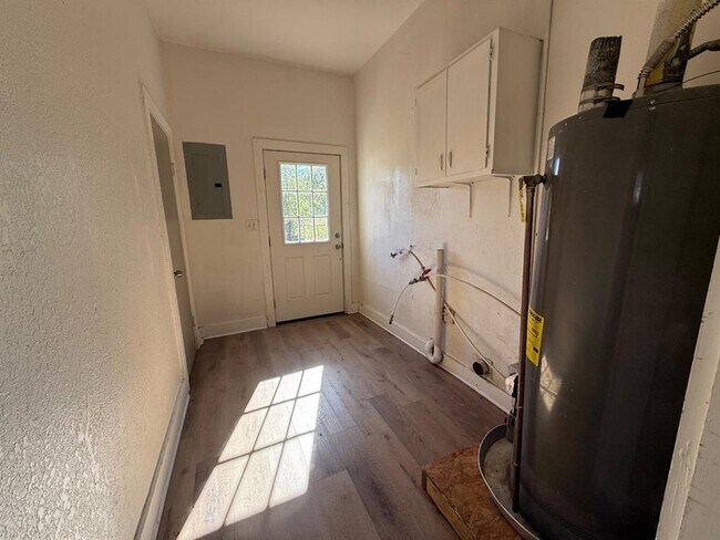 Building Photo - 105 S Magnolia St