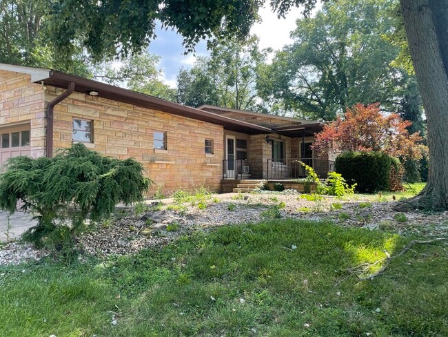 Primary Photo - 200 E Glendora Dr