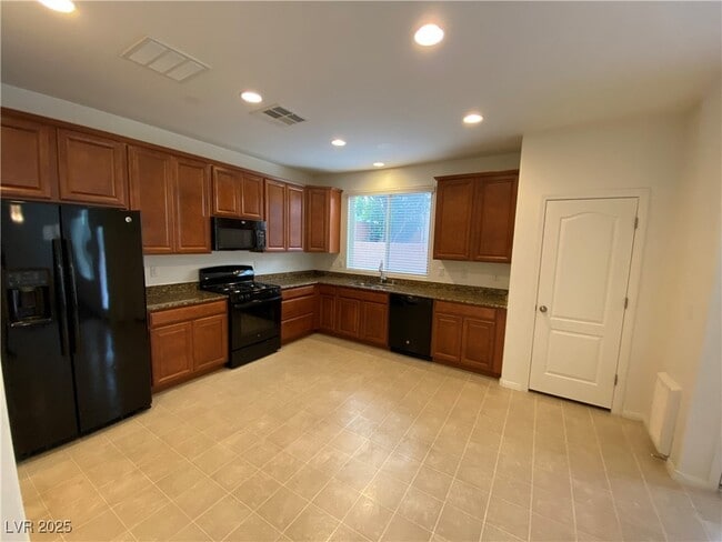 Building Photo - 10436 Yew Blossom Ave