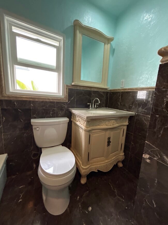 Sink/Toilet - 1252 26th St