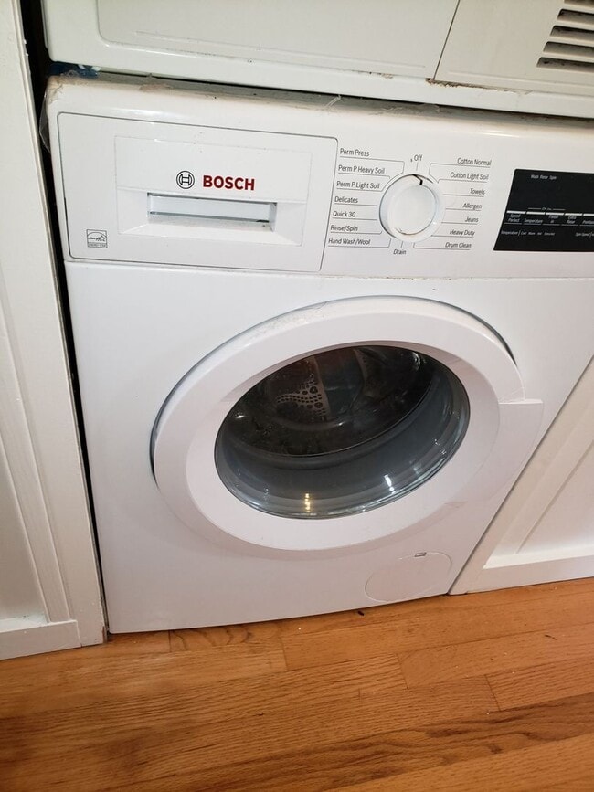 Building Photo - L750ach (REOM)