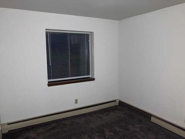 Building Photo - 10628 W Bobolink Ave