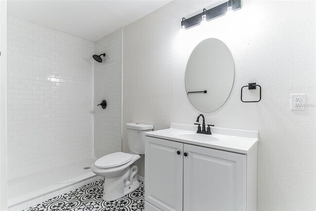 Building Photo - 6310 Belle Isles Dr