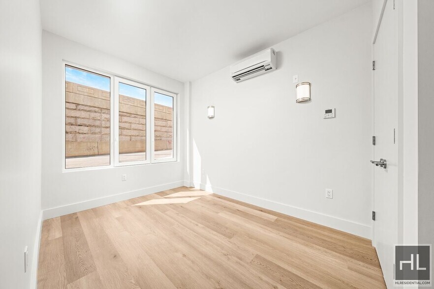 Building Photo - 91 Bruckner Blvd