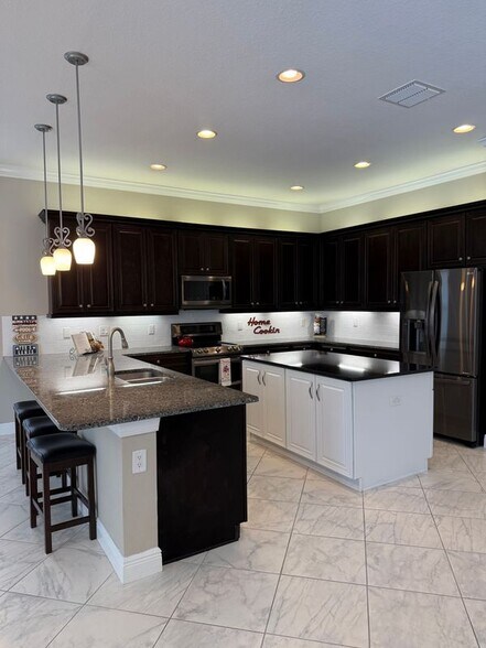 Building Photo - 16015 Cape Coral Dr