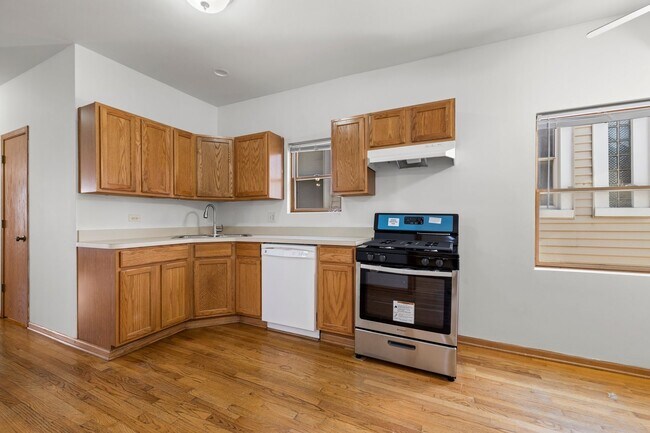 Building Photo - 613 W 43rd Pl