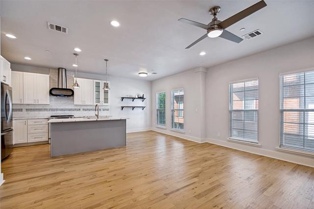 Building Photo - 2318 Stutz Dr