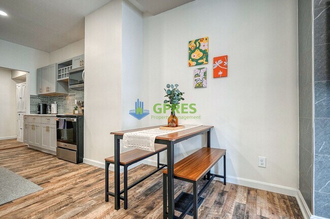 Building Photo - Furnished Elegant 3-Bedroom, 2.5 Bath Home with Hardwood Floors & Central A/C