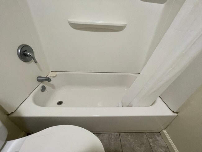 Building Photo - Apple Valley Home 4 Bedrooms, 2 Bathrooms,...