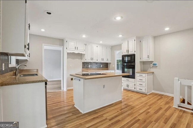 Building Photo - 270 St Simons Cove