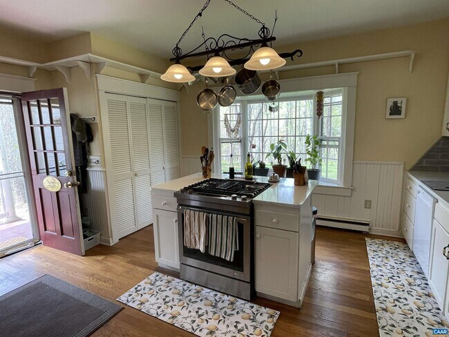 Building Photo - 954 Old Lynchburg Rd