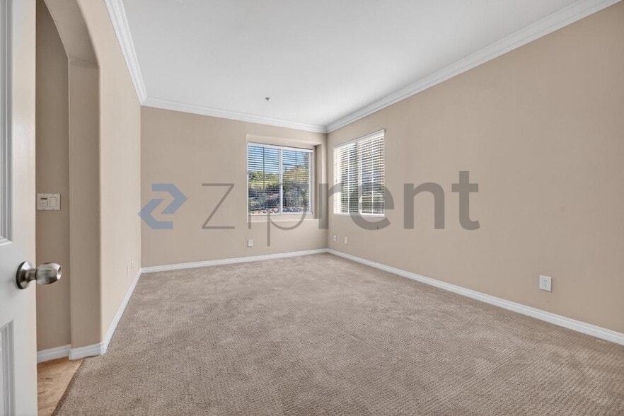 Building Photo - 5775 Cam Del Cielo