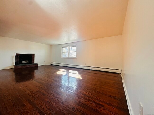 Building Photo - 266 Linwood St