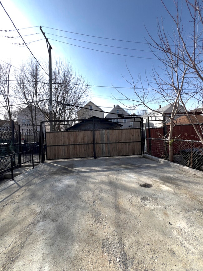 Building Photo - 4734 S Paulina St