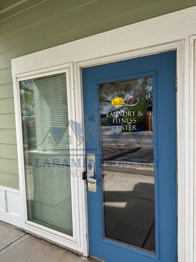 Building Photo - 4 Bedroom 2 Bathroom Condo - 1/2 OFF 1ST M...