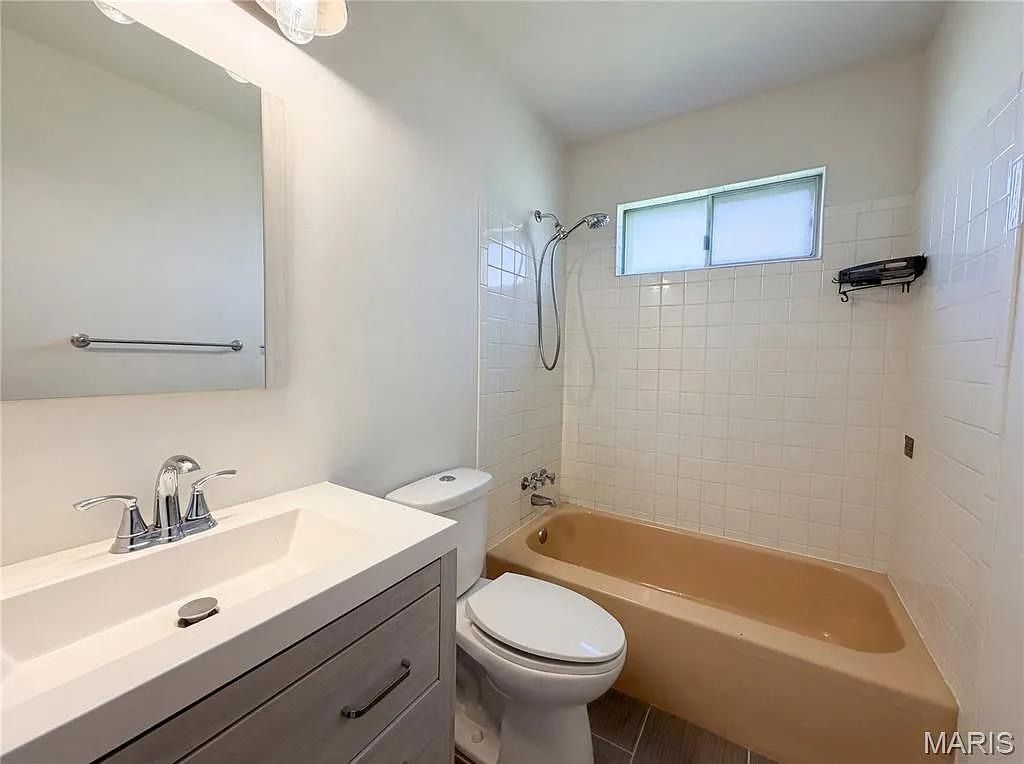 Building Photo - 2235 Bolton St