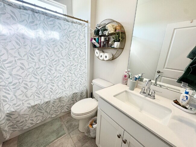 Building Photo - Spacious 4-Bedroom Home w/ 3 Full Baths on Somerset Lane in Central, SC